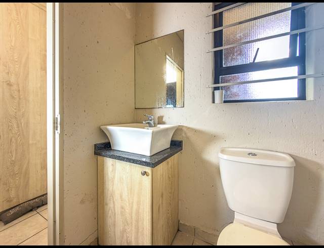 0.5 BEDROOM APARTMENT FOR SALE IN HILLCREST